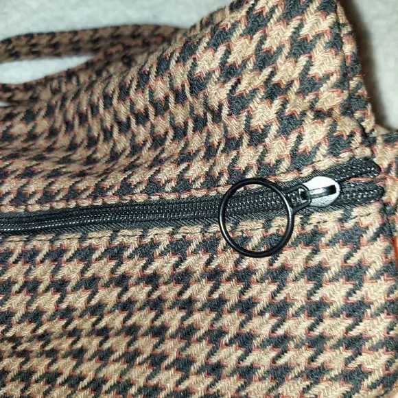 Houndstooth Crossbody Bag w/ 3 pins - Picture 7 of 10